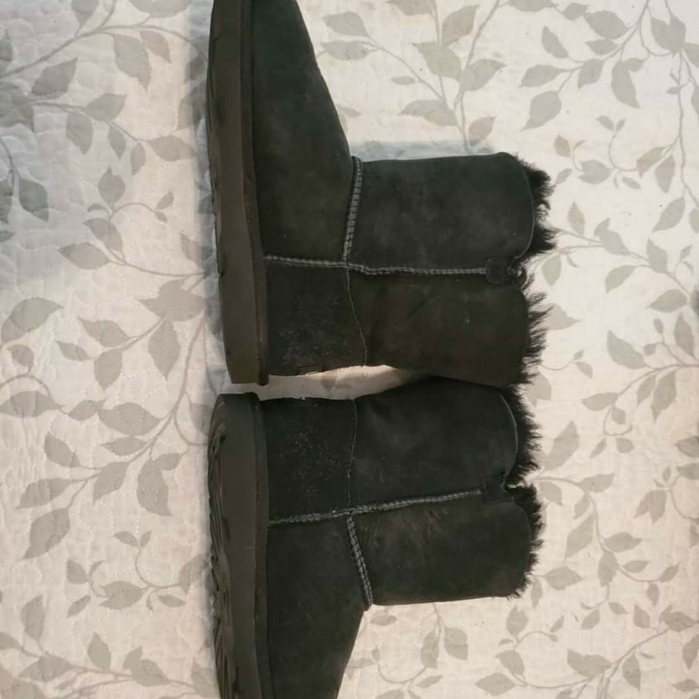 Black Bailey Button Uggs - Picture 3 of 7